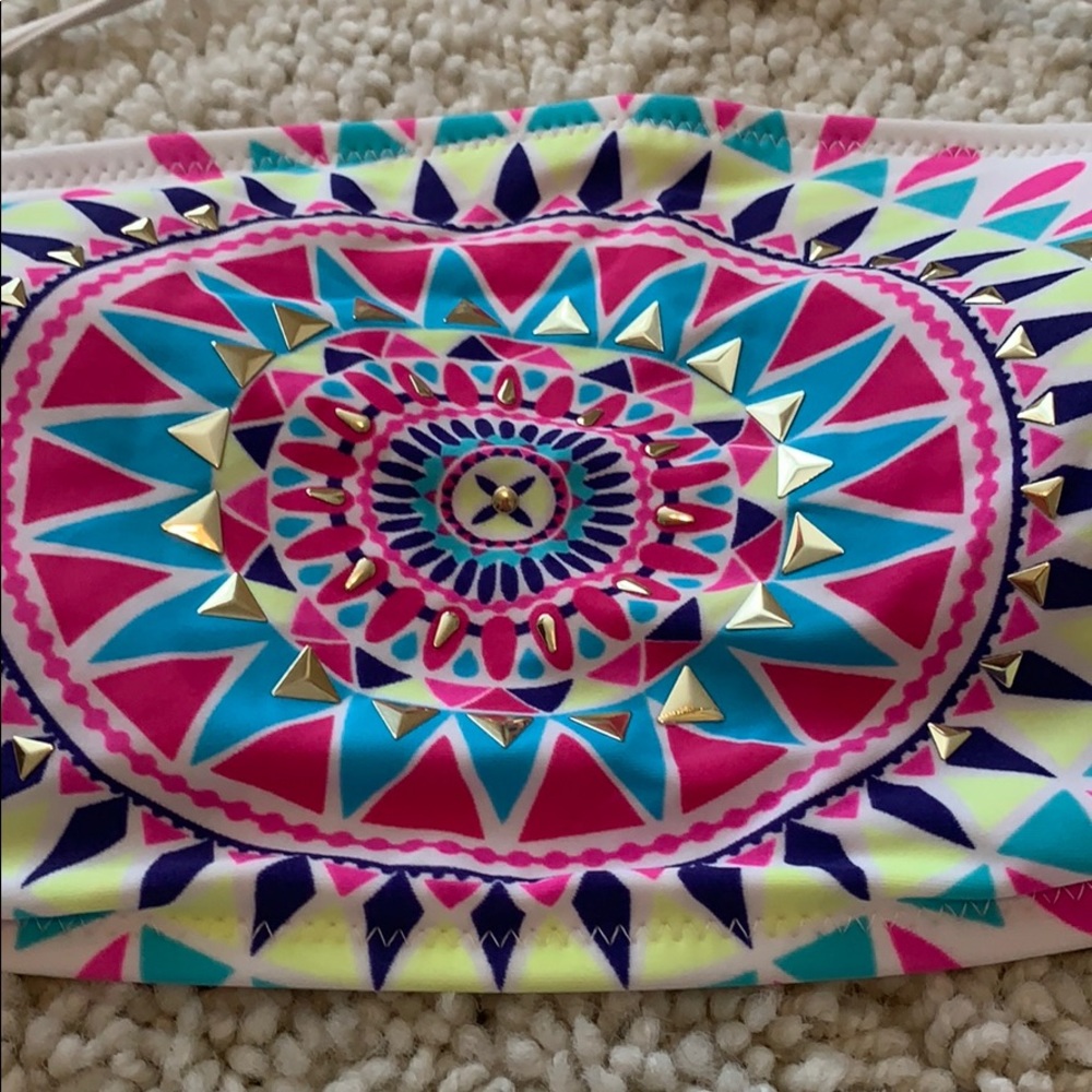 Bikini - Picture 2 of 2